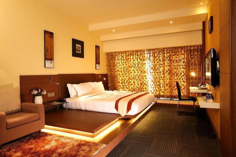Flora Airport Hotel And Convention Centre Kochi Nedumbassery Exterior foto