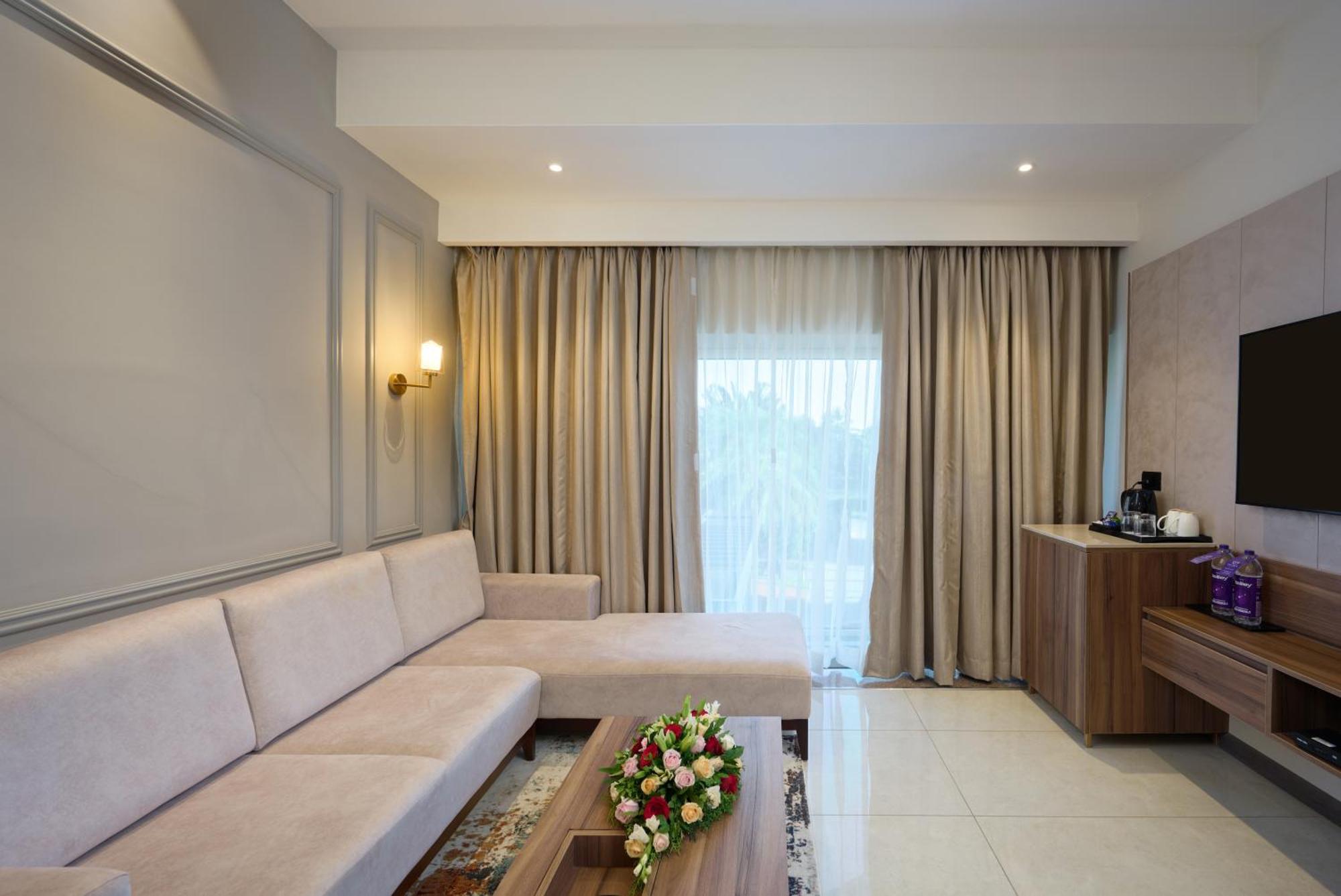 Flora Airport Hotel And Convention Centre Kochi Nedumbassery Exterior foto