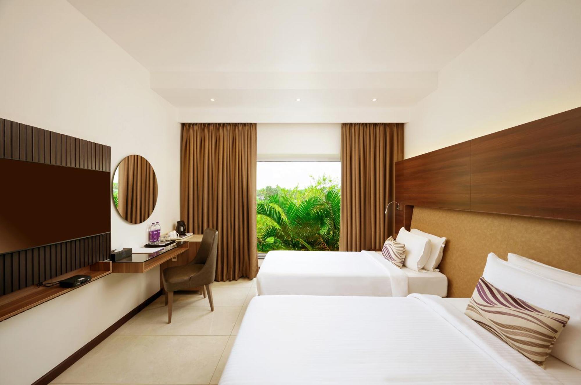 Flora Airport Hotel And Convention Centre Kochi Nedumbassery Exterior foto