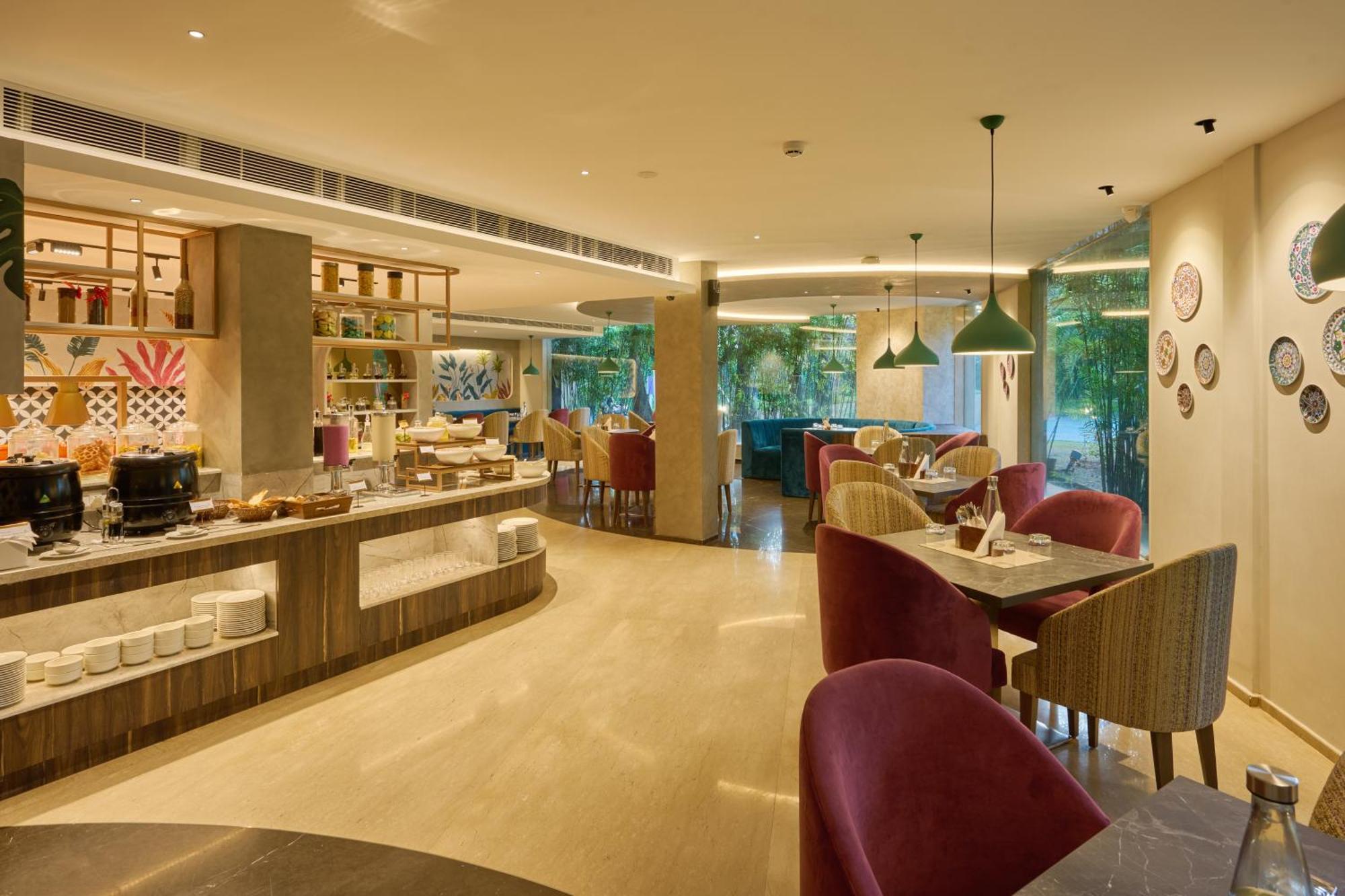 Flora Airport Hotel And Convention Centre Kochi Nedumbassery Exterior foto